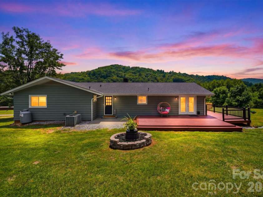 2411 Robertson Lane, Lenoir, NC 28645.  MLS# CAR4392778, YatesRealty ID 31884. 