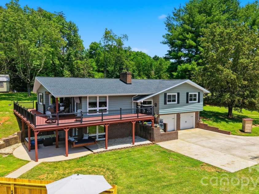 2411 Robertson Lane, Lenoir, NC 28645.  MLS# CAR4392778, YatesRealty ID 31884. 