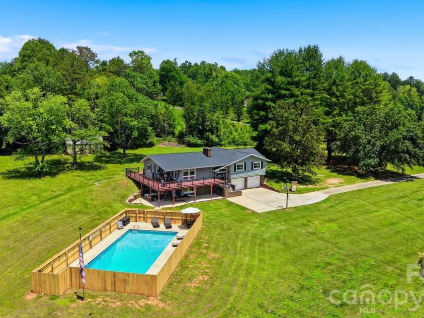 2411 Robertson Lane, Lenoir, NC 28645.  MLS# CAR4392778, YatesRealty ID 31884. 