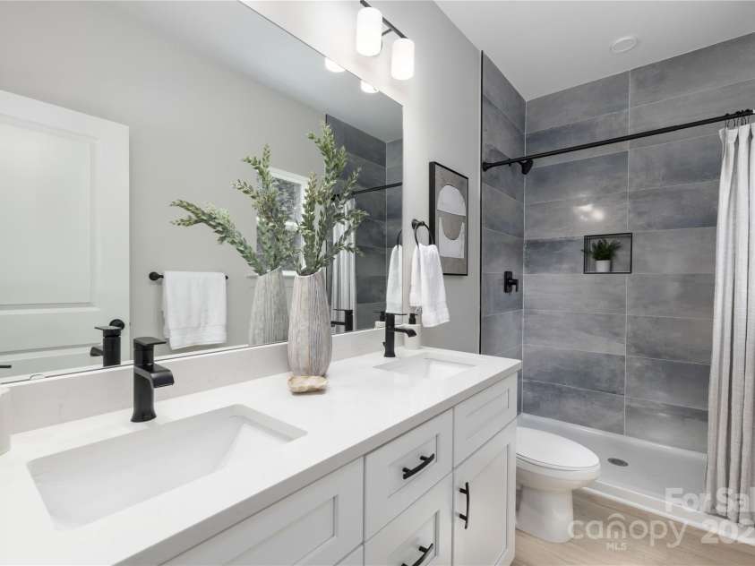 3610 Maggie Laney Drive, Charlotte, NC 28216.  MLS# CAR4270715, YatesRealty ID 31884. 