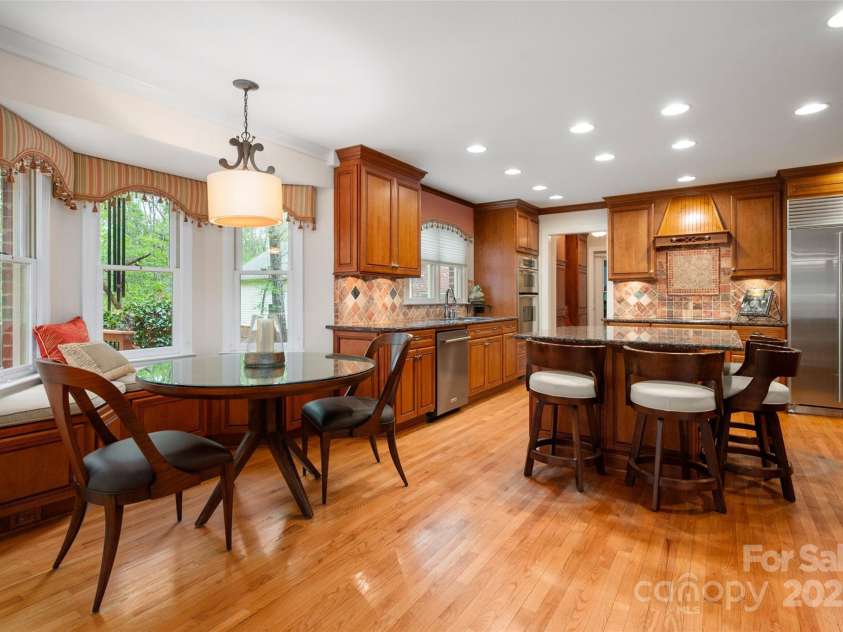 2306 Beechwood Drive, Waxhaw, NC 28173.  MLS# CAR4249221, YatesRealty ID 31885. Built-in seating at bay window