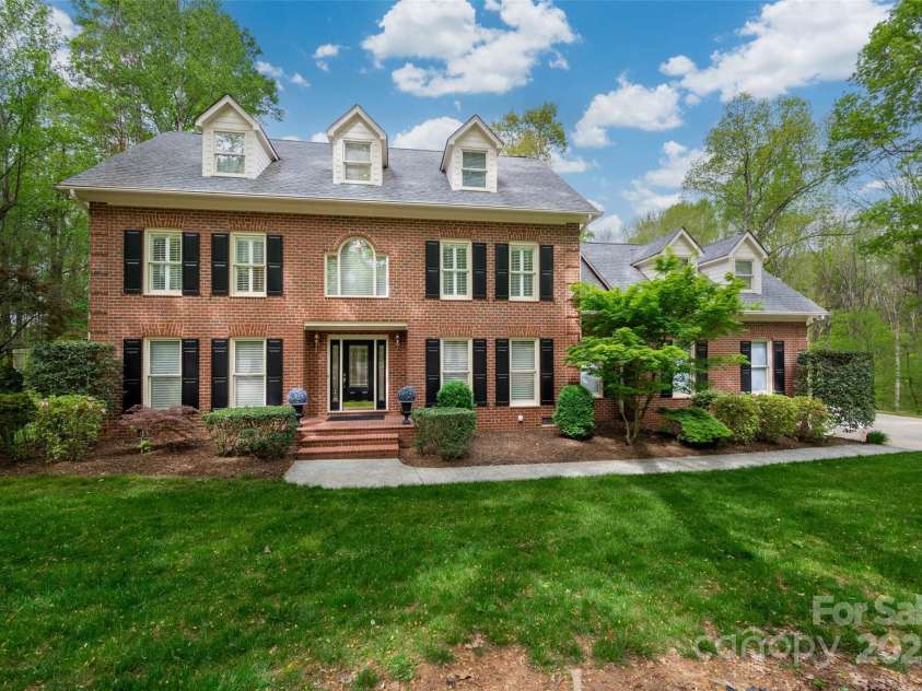 2306 Beechwood Drive, Waxhaw, NC 28173.  MLS# CAR4249221, YatesRealty ID 31885. Full Brick with gorgeous set back!
