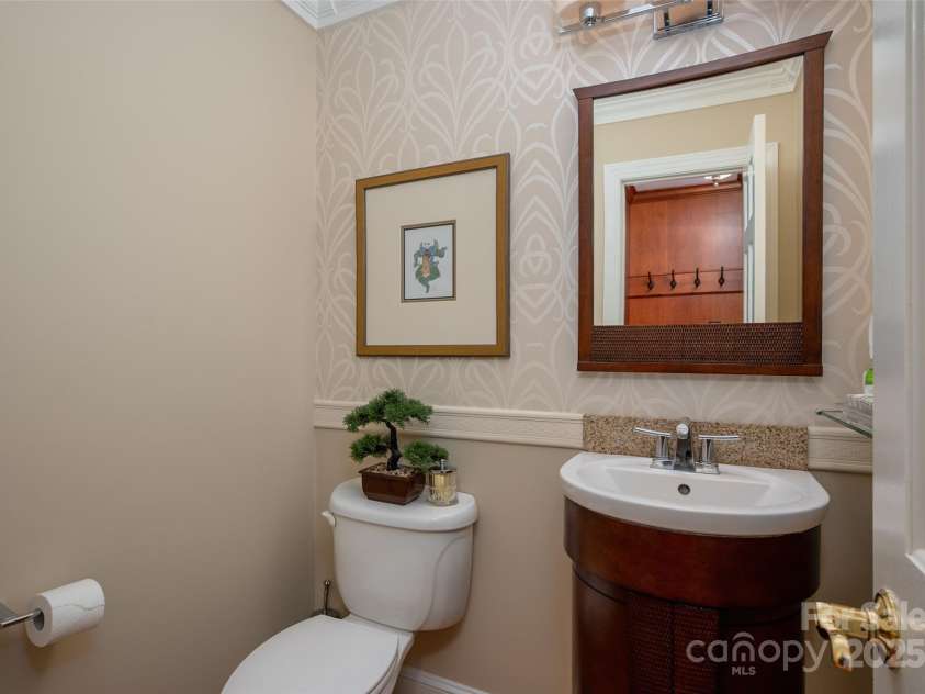 2306 Beechwood Drive, Waxhaw, NC 28173.  MLS# CAR4249221, YatesRealty ID 31885. Pristine Half-bath