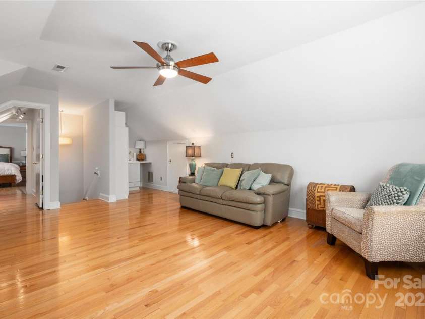 2306 Beechwood Drive, Waxhaw, NC 28173.  MLS# CAR4249221, YatesRealty ID 31885. Small wet bar in bonus room