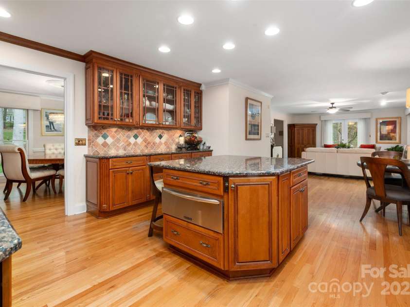 2306 Beechwood Drive, Waxhaw, NC 28173.  MLS# CAR4249221, YatesRealty ID 31885. Warming Drawer in Island