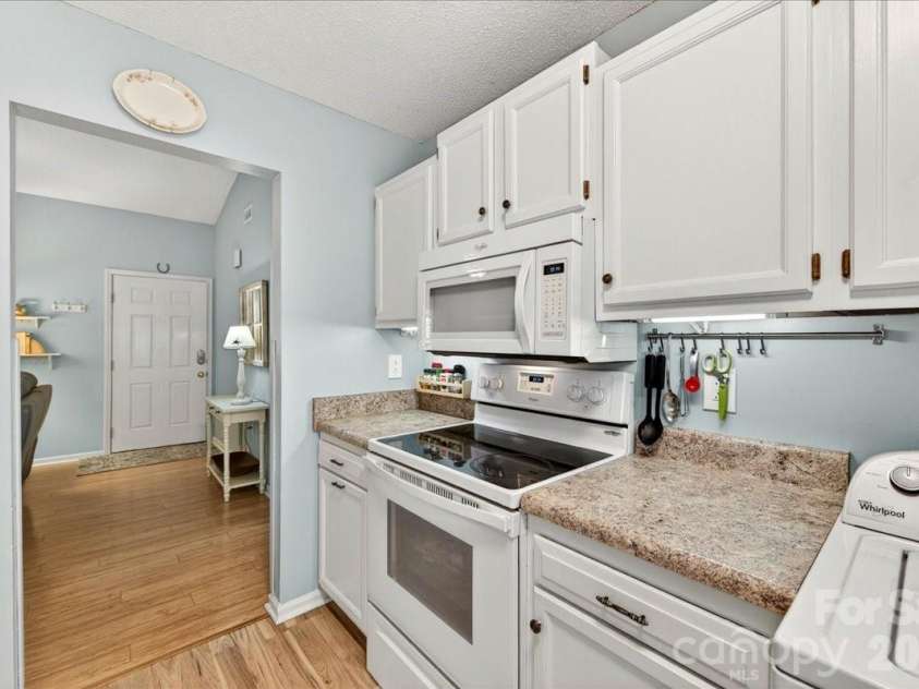 7306 Carrbridge Lane, Charlotte, NC 28226.  MLS# CAR4390862, YatesRealty ID 31888. Easy to access all the appliances!