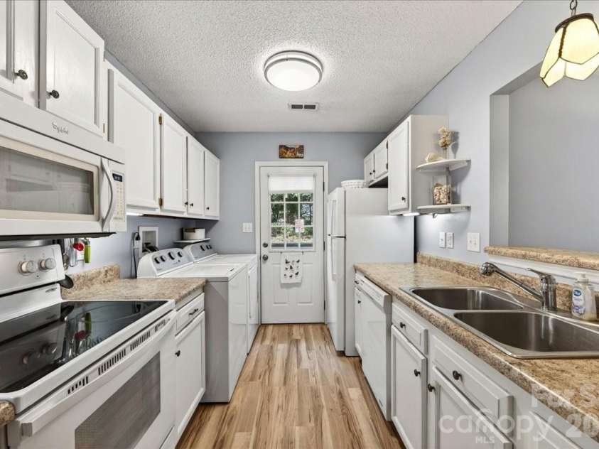7306 Carrbridge Lane, Charlotte, NC 28226.  MLS# CAR4390862, YatesRealty ID 31888. Freshly painted white cabinets with some open shelving accents!