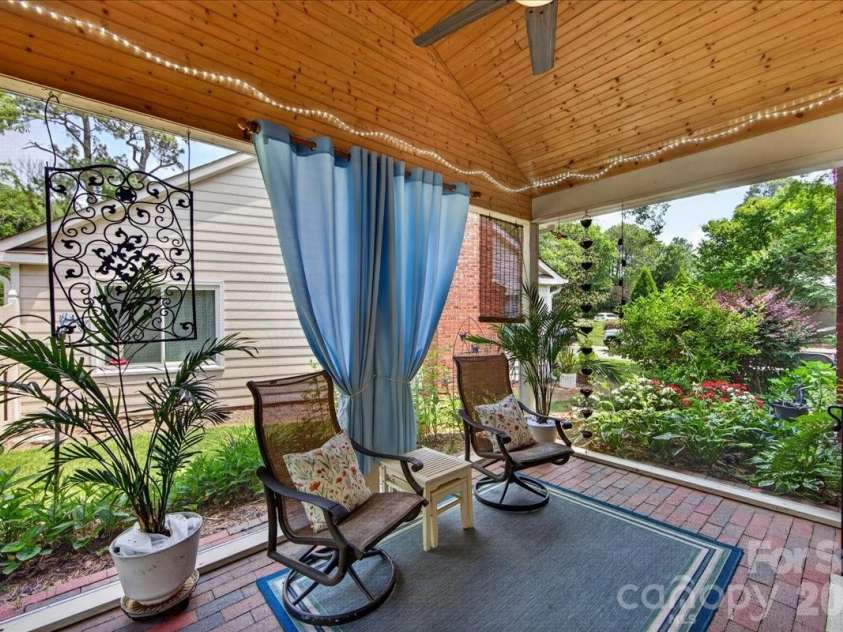 7306 Carrbridge Lane, Charlotte, NC 28226.  MLS# CAR4390862, YatesRealty ID 31888. Such a fantastic space!