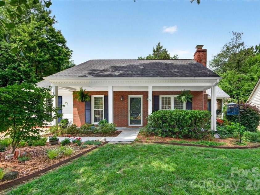 7306 Carrbridge Lane, Charlotte, NC 28226.  MLS# CAR4390862, YatesRealty ID 31888. Welcome home!