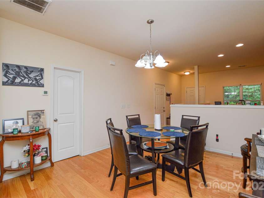 10420 Benfield Road, Charlotte, NC 28269.  MLS# CAR4291115, YatesRealty ID 31889. 