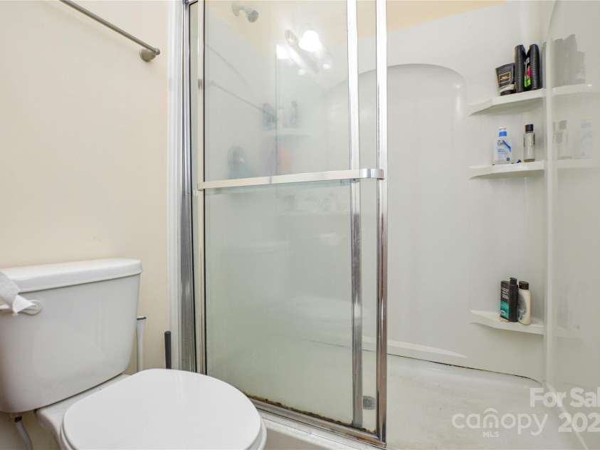 10420 Benfield Road, Charlotte, NC 28269.  MLS# CAR4291115, YatesRealty ID 31889. 