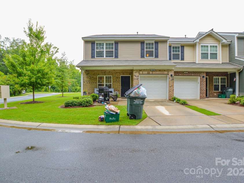10420 Benfield Road, Charlotte, NC 28269.  MLS# CAR4291115, YatesRealty ID 31889. 