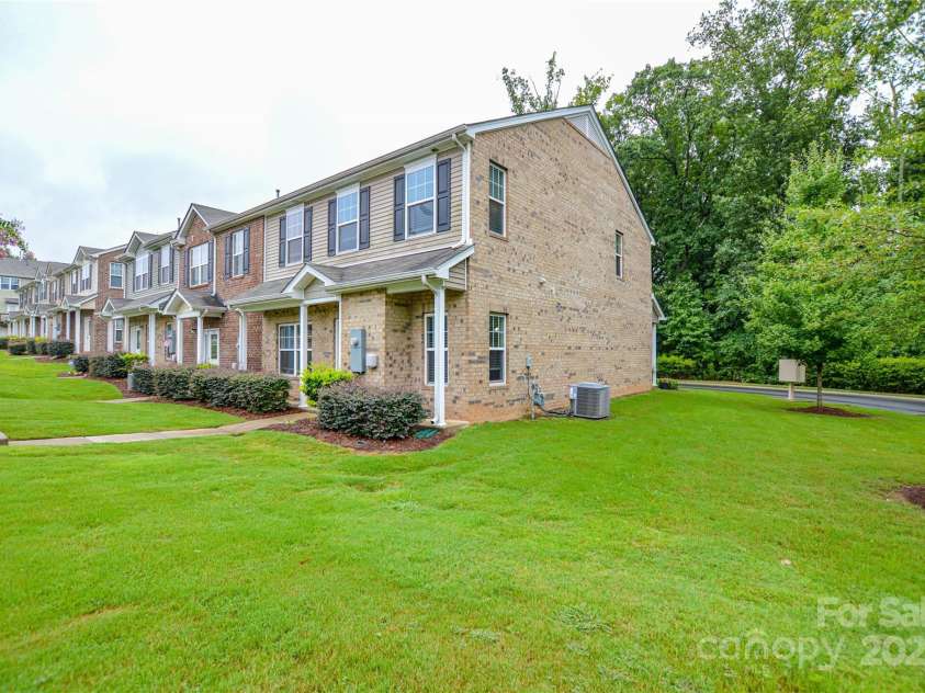 10420 Benfield Road, Charlotte, NC 28269.  MLS# CAR4291115, YatesRealty ID 31889. 