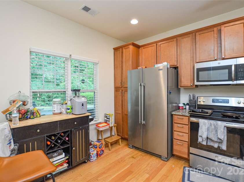 10420 Benfield Road, Charlotte, NC 28269.  MLS# CAR4291115, YatesRealty ID 31889. 