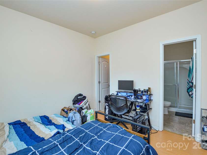 10420 Benfield Road, Charlotte, NC 28269.  MLS# CAR4291115, YatesRealty ID 31889. 