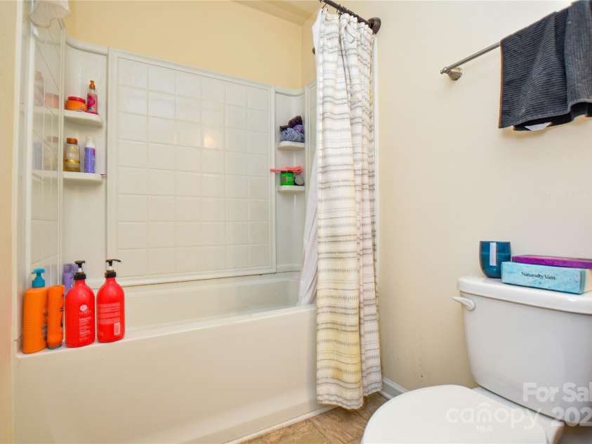 10420 Benfield Road, Charlotte, NC 28269.  MLS# CAR4291115, YatesRealty ID 31889. 