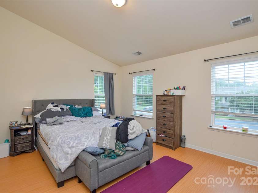 10420 Benfield Road, Charlotte, NC 28269.  MLS# CAR4291115, YatesRealty ID 31889. 