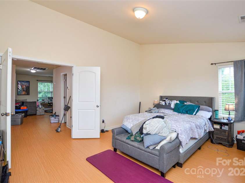 10420 Benfield Road, Charlotte, NC 28269.  MLS# CAR4291115, YatesRealty ID 31889. 