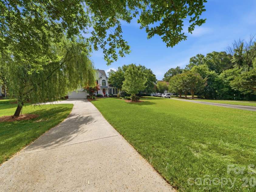 10203 Rougemont Lane, Charlotte, NC 28277.  MLS# CAR4394772, YatesRealty ID 31890. Expansive front yard offering space & privacy