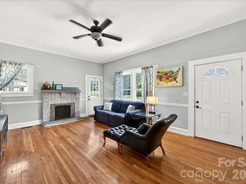 320 3rd Avenue, Gastonia, NC 28054.  MLS# CAR4391503, YatesRealty ID 31891. 
