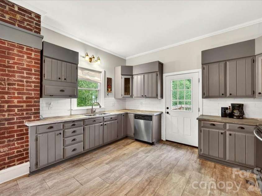 320 3rd Avenue, Gastonia, NC 28054.  MLS# CAR4391503, YatesRealty ID 31891. 