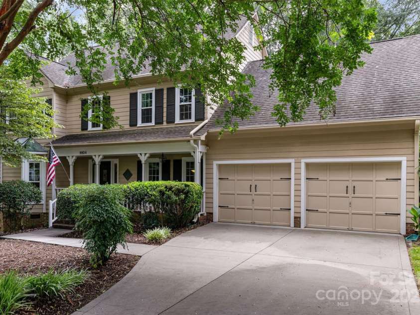 9924 Hanover Hollow Drive, Charlotte, NC 28210.  MLS# CAR4316773, YatesRealty ID 31891. 