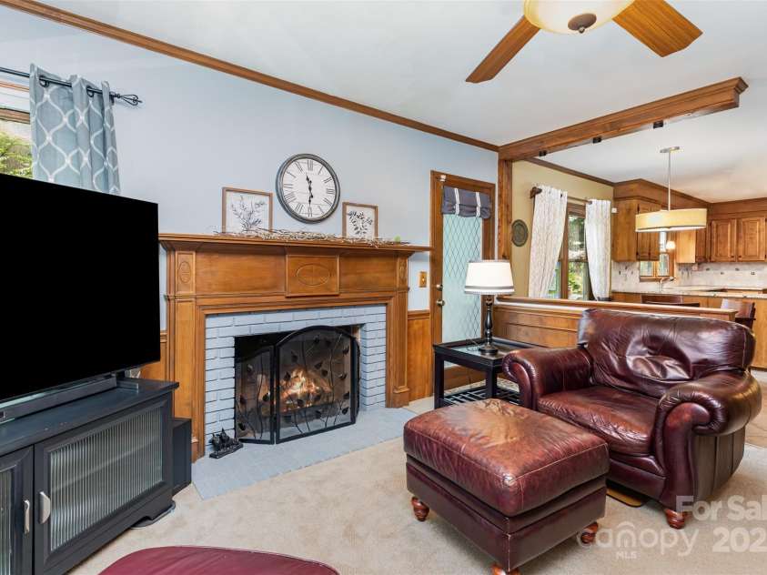 9924 Hanover Hollow Drive, Charlotte, NC 28210.  MLS# CAR4316773, YatesRealty ID 31891. 