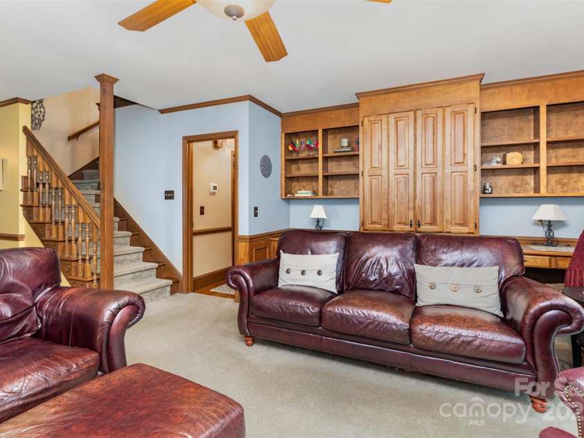 9924 Hanover Hollow Drive, Charlotte, NC 28210.  MLS# CAR4316773, YatesRealty ID 31891. 