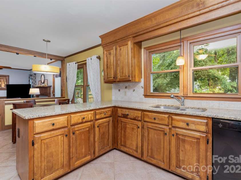 9924 Hanover Hollow Drive, Charlotte, NC 28210.  MLS# CAR4316773, YatesRealty ID 31891. 