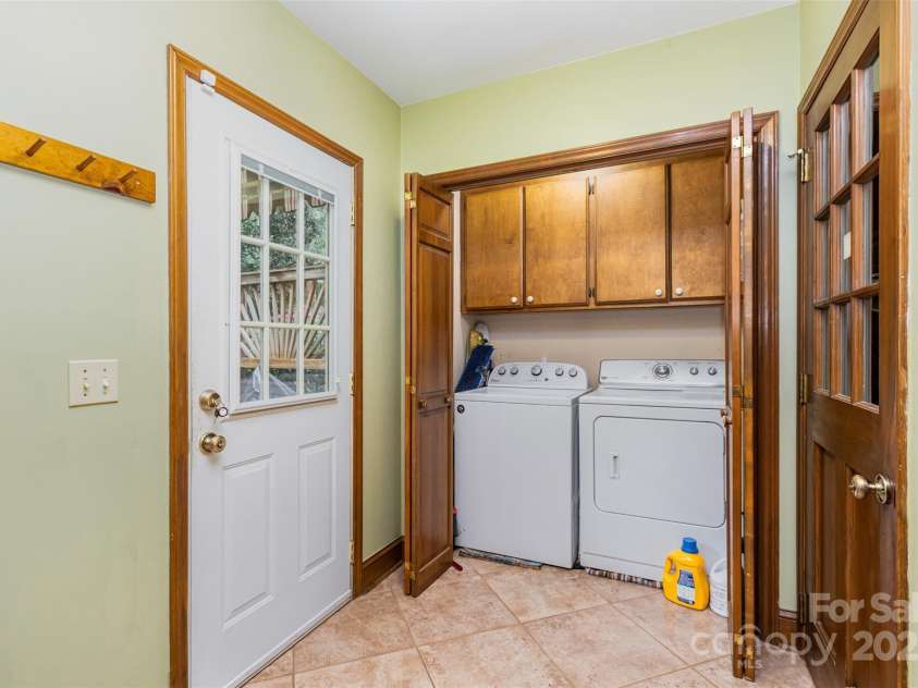 9924 Hanover Hollow Drive, Charlotte, NC 28210.  MLS# CAR4316773, YatesRealty ID 31891. 