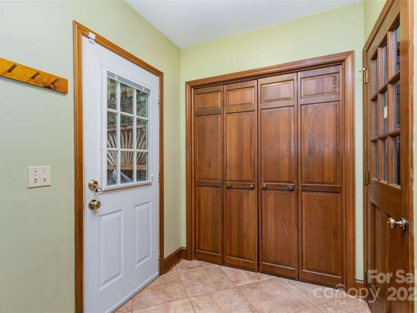 9924 Hanover Hollow Drive, Charlotte, NC 28210.  MLS# CAR4316773, YatesRealty ID 31891. 