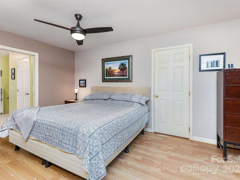 9924 Hanover Hollow Drive, Charlotte, NC 28210.  MLS# CAR4316773, YatesRealty ID 31891. 