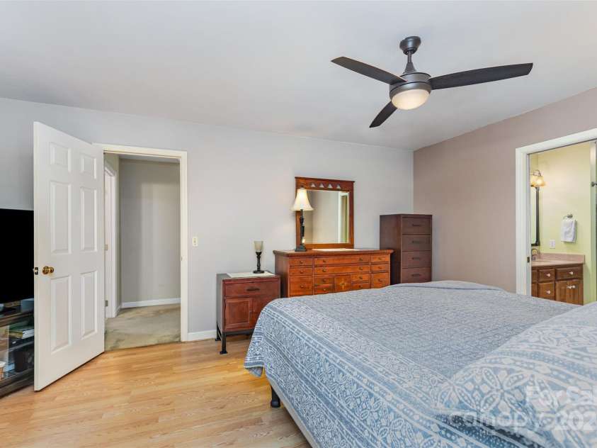 9924 Hanover Hollow Drive, Charlotte, NC 28210.  MLS# CAR4316773, YatesRealty ID 31891. 