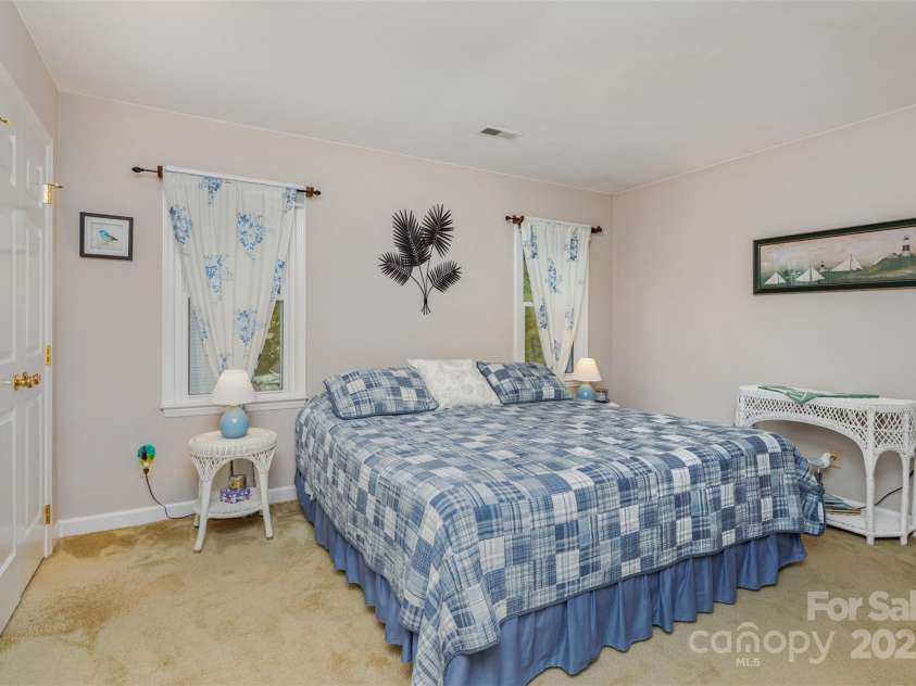 9924 Hanover Hollow Drive, Charlotte, NC 28210.  MLS# CAR4316773, YatesRealty ID 31891. 