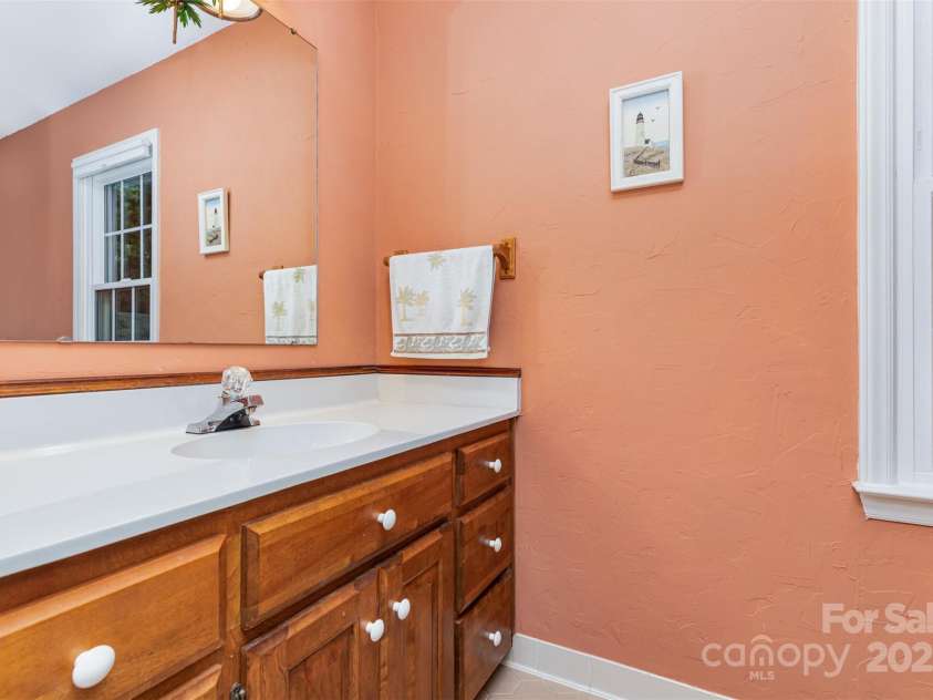 9924 Hanover Hollow Drive, Charlotte, NC 28210.  MLS# CAR4316773, YatesRealty ID 31891. 