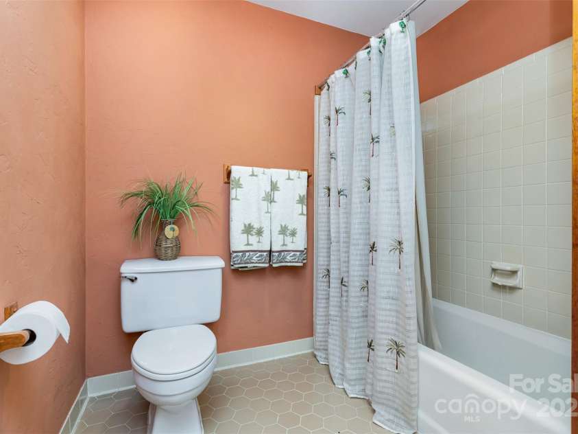 9924 Hanover Hollow Drive, Charlotte, NC 28210.  MLS# CAR4316773, YatesRealty ID 31891. 