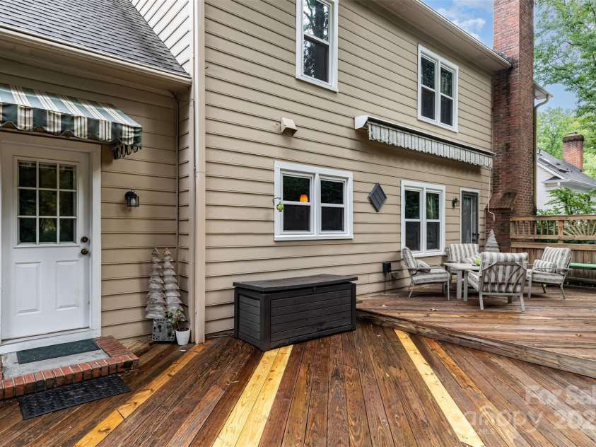 9924 Hanover Hollow Drive, Charlotte, NC 28210.  MLS# CAR4316773, YatesRealty ID 31891. 