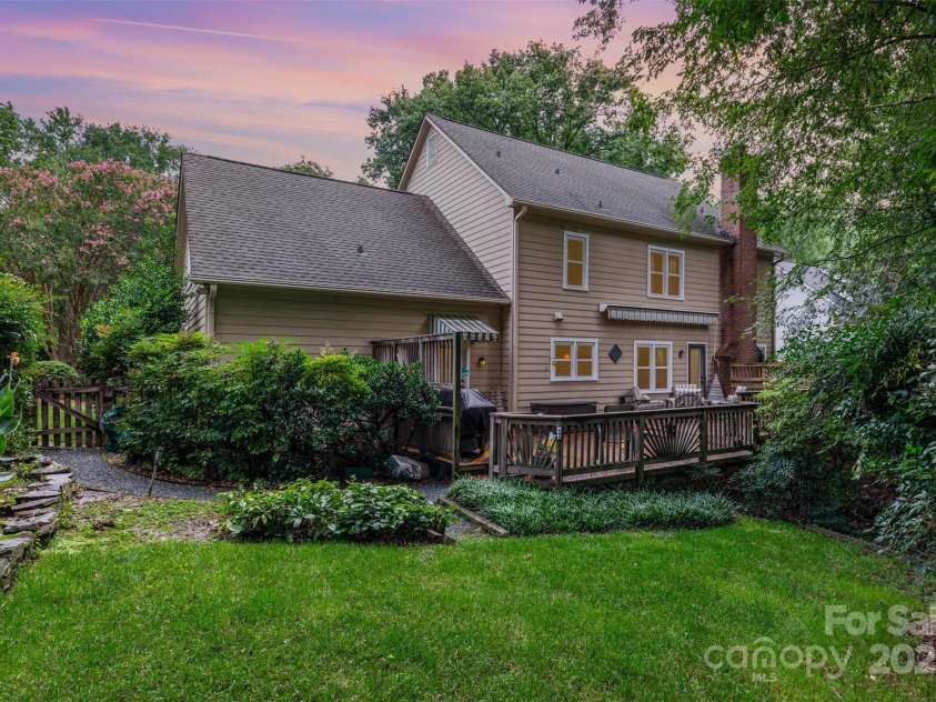 9924 Hanover Hollow Drive, Charlotte, NC 28210.  MLS# CAR4316773, YatesRealty ID 31891. 