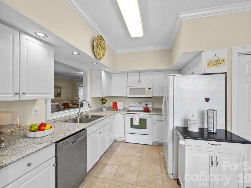 1551 Herlong Court, Rock Hill, SC 29732.  MLS# CAR4388705, YatesRealty ID 31892. Kitchen