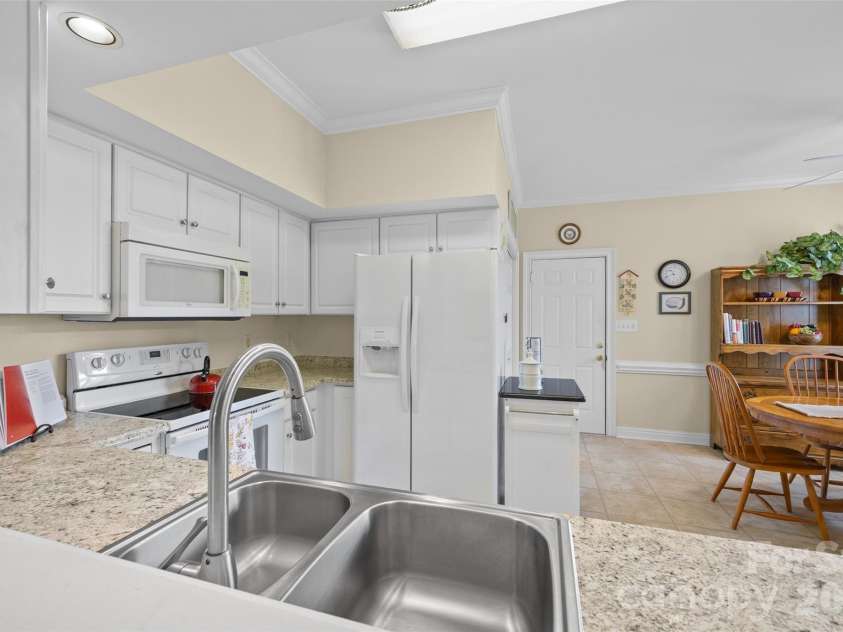 1551 Herlong Court, Rock Hill, SC 29732.  MLS# CAR4388705, YatesRealty ID 31892. Kitchen