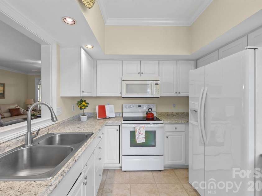 1551 Herlong Court, Rock Hill, SC 29732.  MLS# CAR4388705, YatesRealty ID 31892. Kitchen