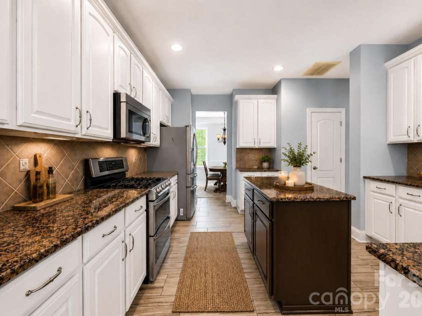 610 Springwood Drive, Waxhaw, NC 28173.  MLS# CAR4391184, YatesRealty ID 31893. 