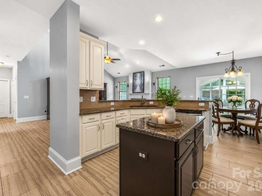 610 Springwood Drive, Waxhaw, NC 28173.  MLS# CAR4391184, YatesRealty ID 31893. 