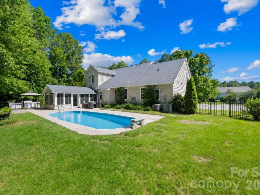 610 Springwood Drive, Waxhaw, NC 28173.  MLS# CAR4391184, YatesRealty ID 31893. 