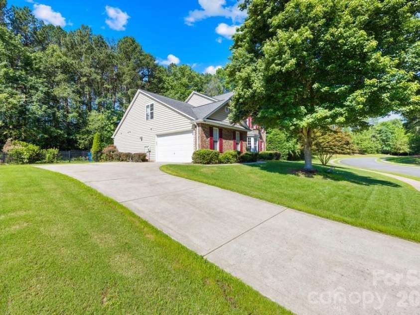 610 Springwood Drive, Waxhaw, NC 28173.  MLS# CAR4391184, YatesRealty ID 31893. 