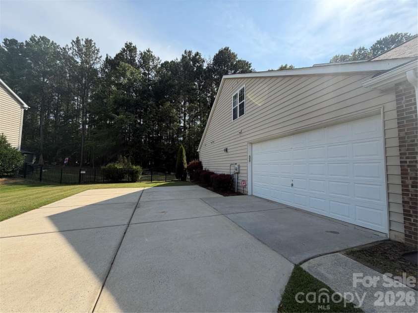 610 Springwood Drive, Waxhaw, NC 28173.  MLS# CAR4391184, YatesRealty ID 31893. 