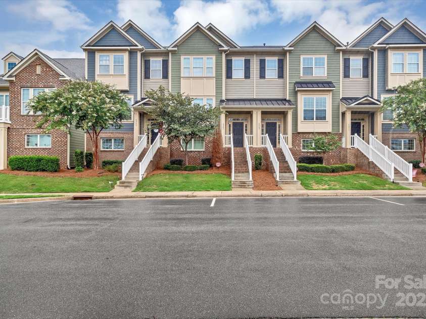 6247 Cloverdale Drive, Tega Cay, SC 29708.  MLS# CAR4290572, YatesRealty ID 31893. 