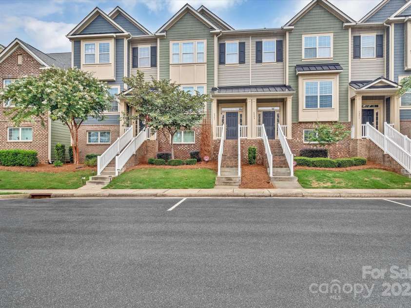 6247 Cloverdale Drive, Tega Cay, SC 29708.  MLS# CAR4290572, YatesRealty ID 31893. 