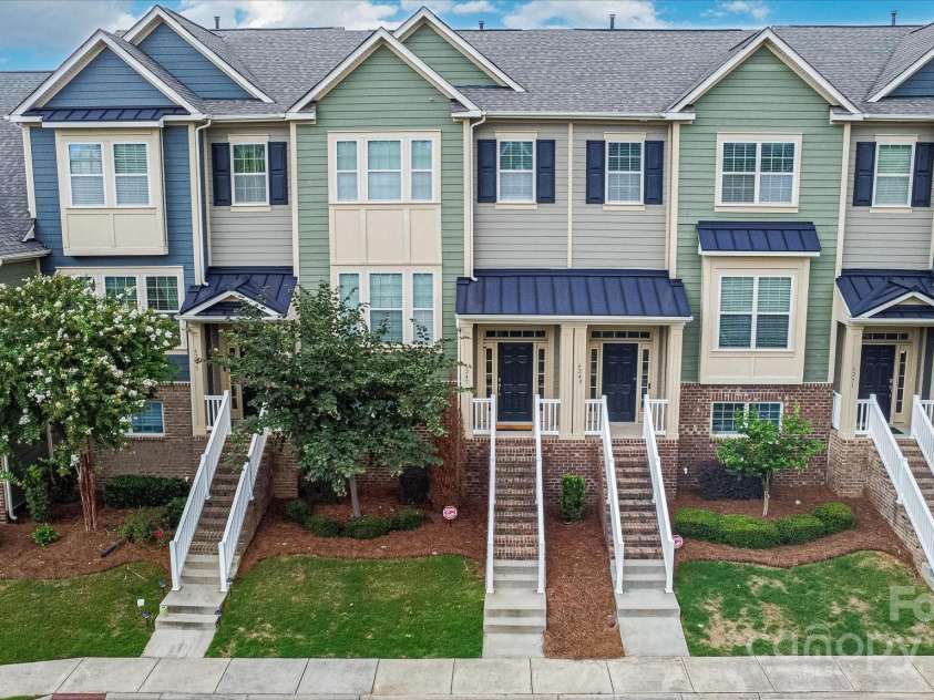 6247 Cloverdale Drive, Tega Cay, SC 29708.  MLS# CAR4290572, YatesRealty ID 31893. 