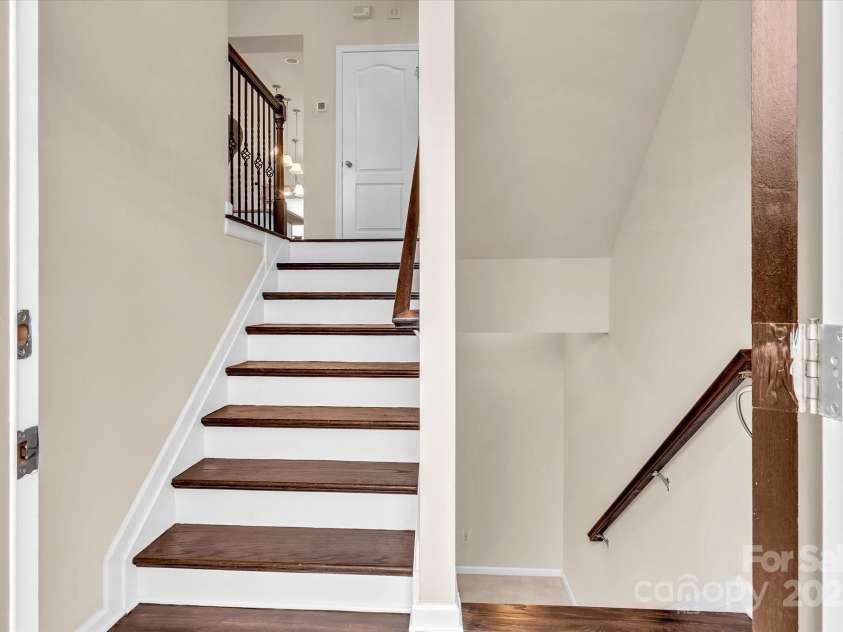 6247 Cloverdale Drive, Tega Cay, SC 29708.  MLS# CAR4290572, YatesRealty ID 31893. 